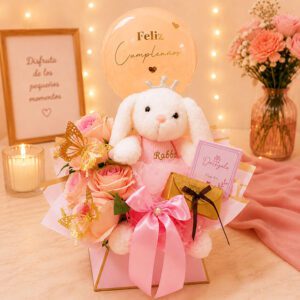 arreglo de cumpleaños con peluche conejita rosas y globo personalizado